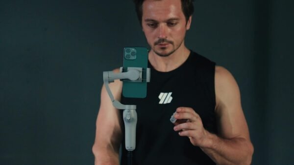 Trépied pour téléphone portable à 3 axes nouveau, stabilisateur de tête d'iPhone intelligent avec lumière supplémentaire RVB et trépied, équilibre anti-secousse et suivi de visage, stabilisateur de prise de vue vidéo, cadeaux de Noël et Nouvel An, compatible avec les téléphones Apple – Image 8